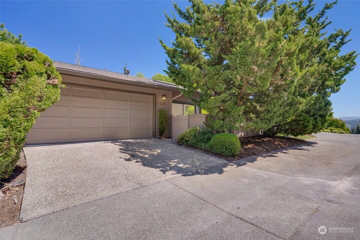 Property Photo: 126 168th Ave NE WA 98008