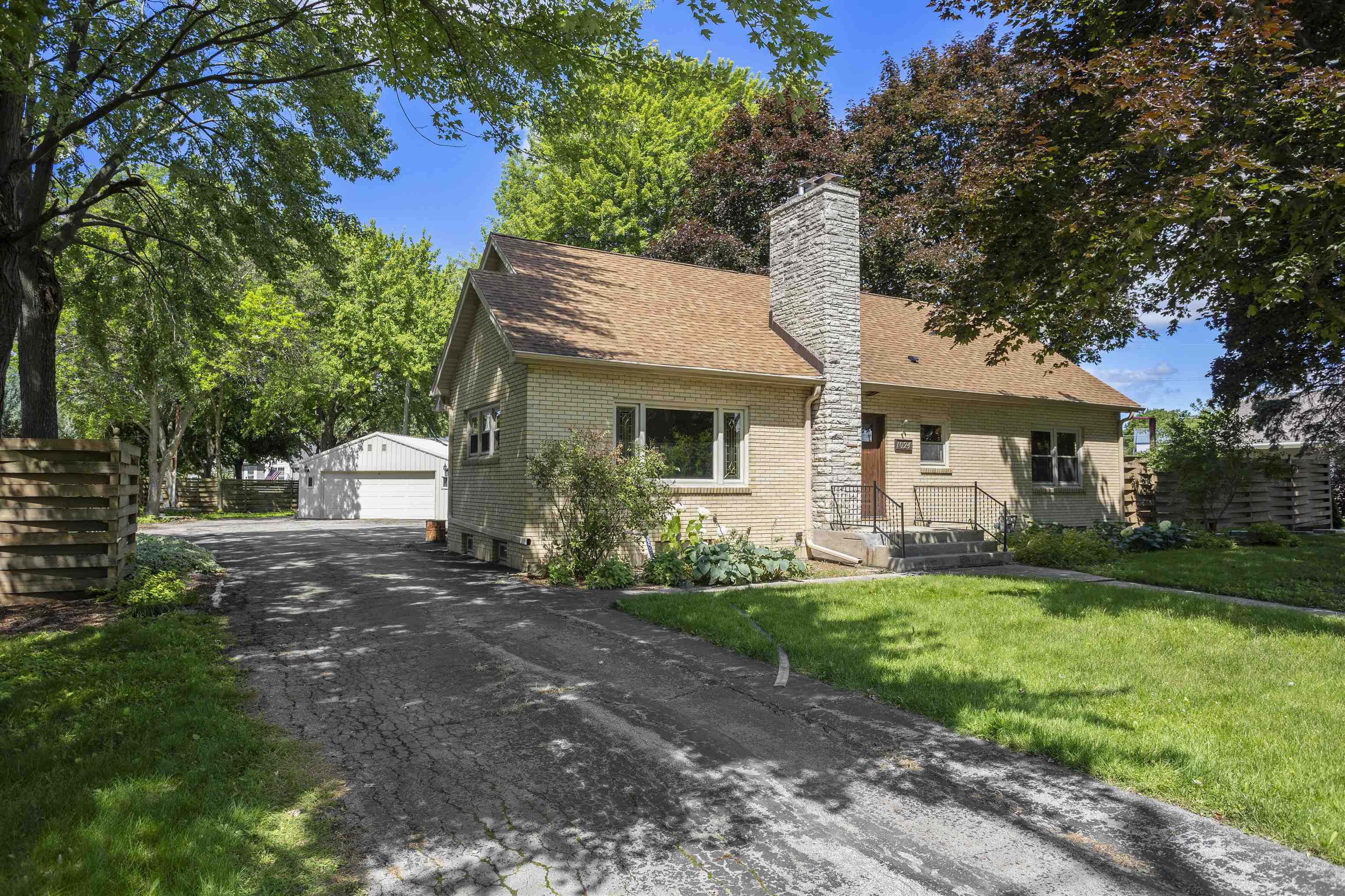 Property Photo:  1024 Oneida Street  WI 54952 