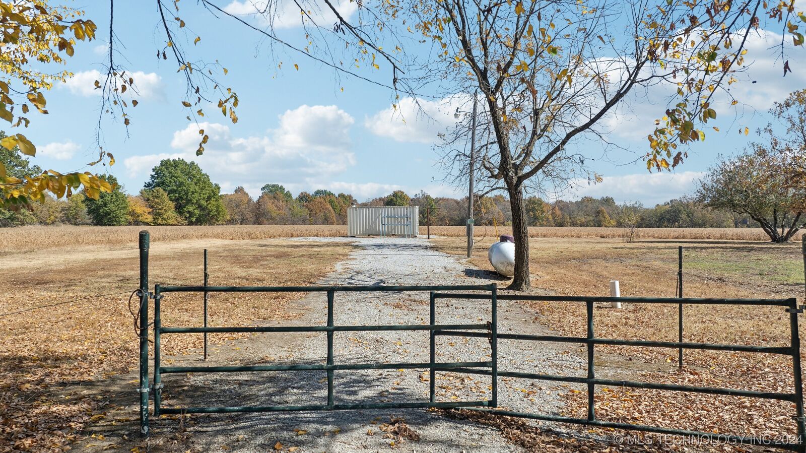 Property Photo: 16564 S 4480 Road OK 74333