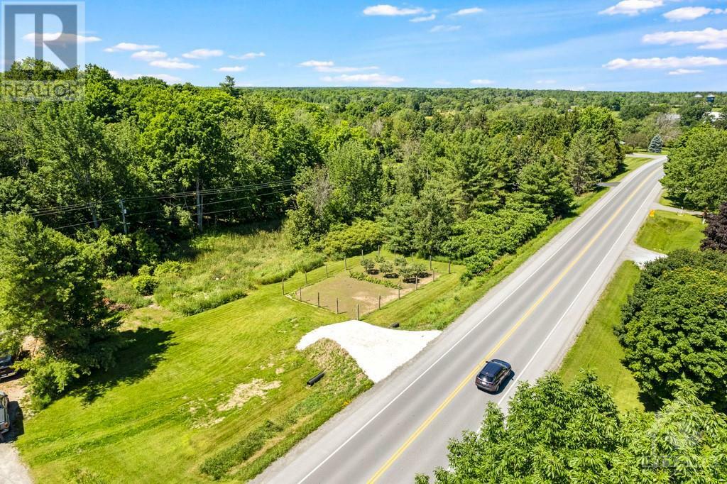 Property Photo:  2561 Rideau Ferry Road  ON K7H 0G5 