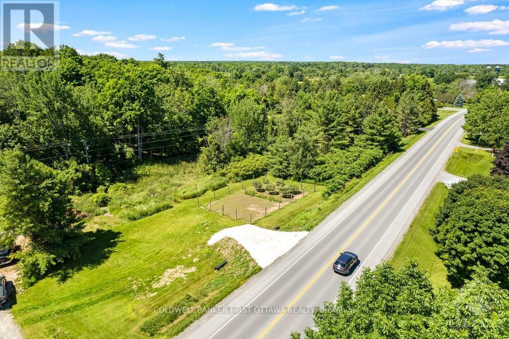 Property Photo: 2561 Rideau Ferry Road ON K7H 0G5