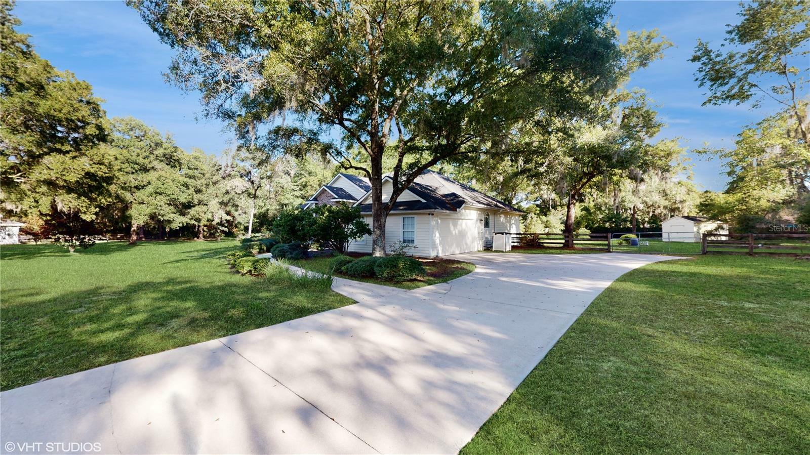 Property Photo: 8627 SW 95th Place FL 32608