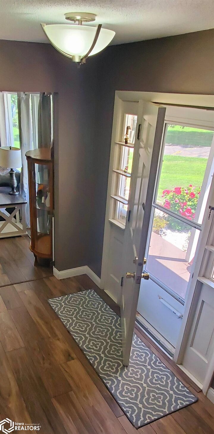 Property Photo:  3317 Country Club Lane  IA 52627 