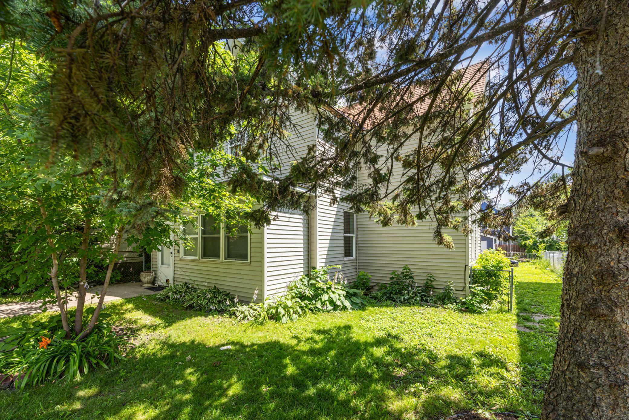 Property Photo:  3010 Russell Avenue N  MN 55411 