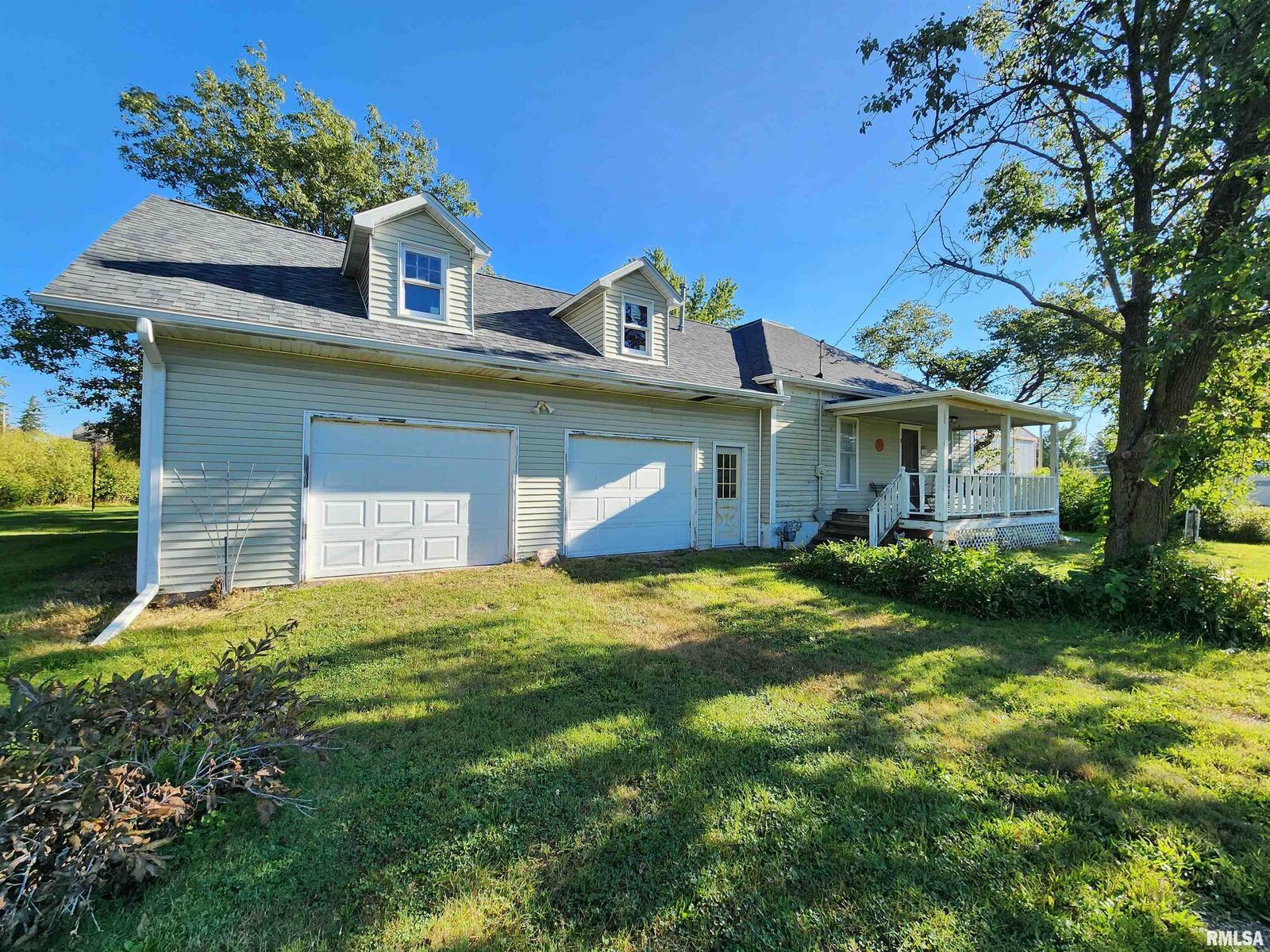 Property Photo: 520 W Jefferson Street IL 61420