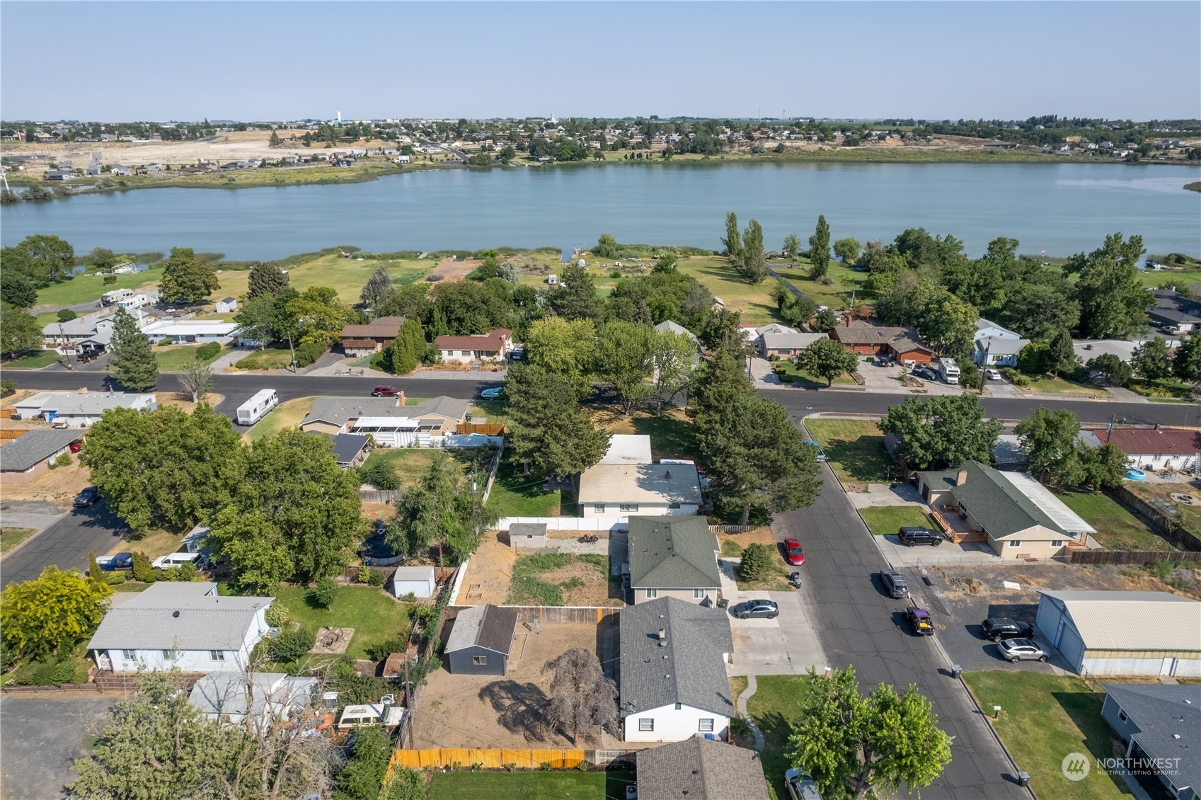 Property Photo:  711 S Marigold Street  WA 98837 