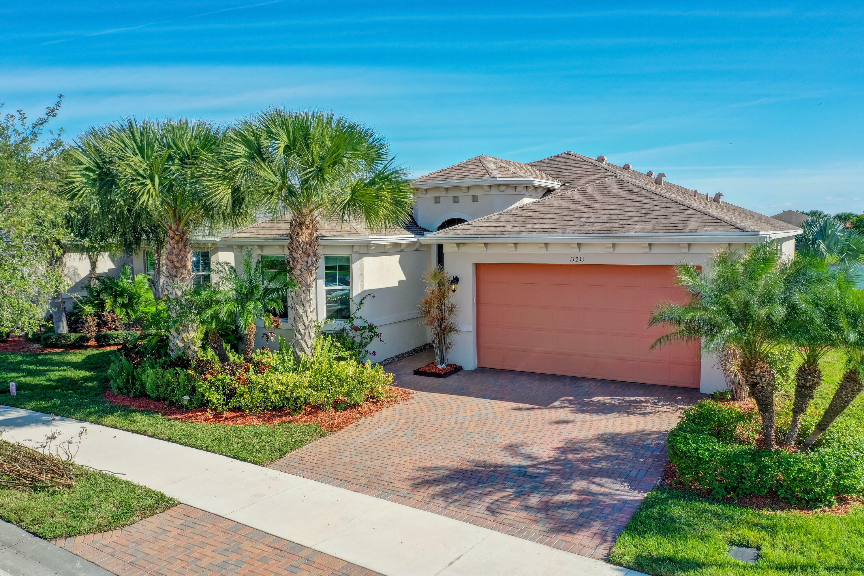 Property Photo:  11211 SW Lake Park Drive  FL 34987 