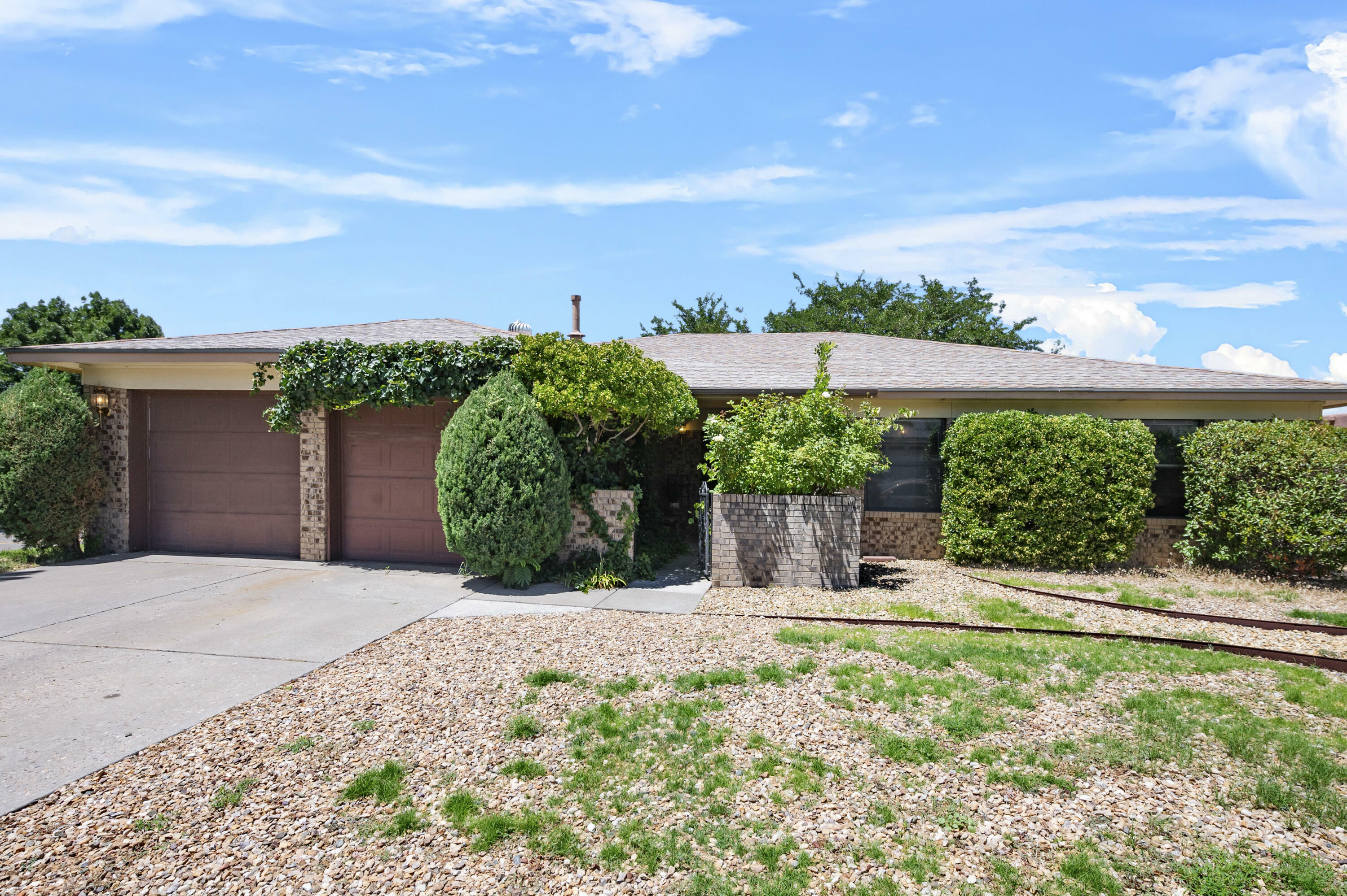 Property Photo:  5301 Thomas Drive NE  NM 87111 