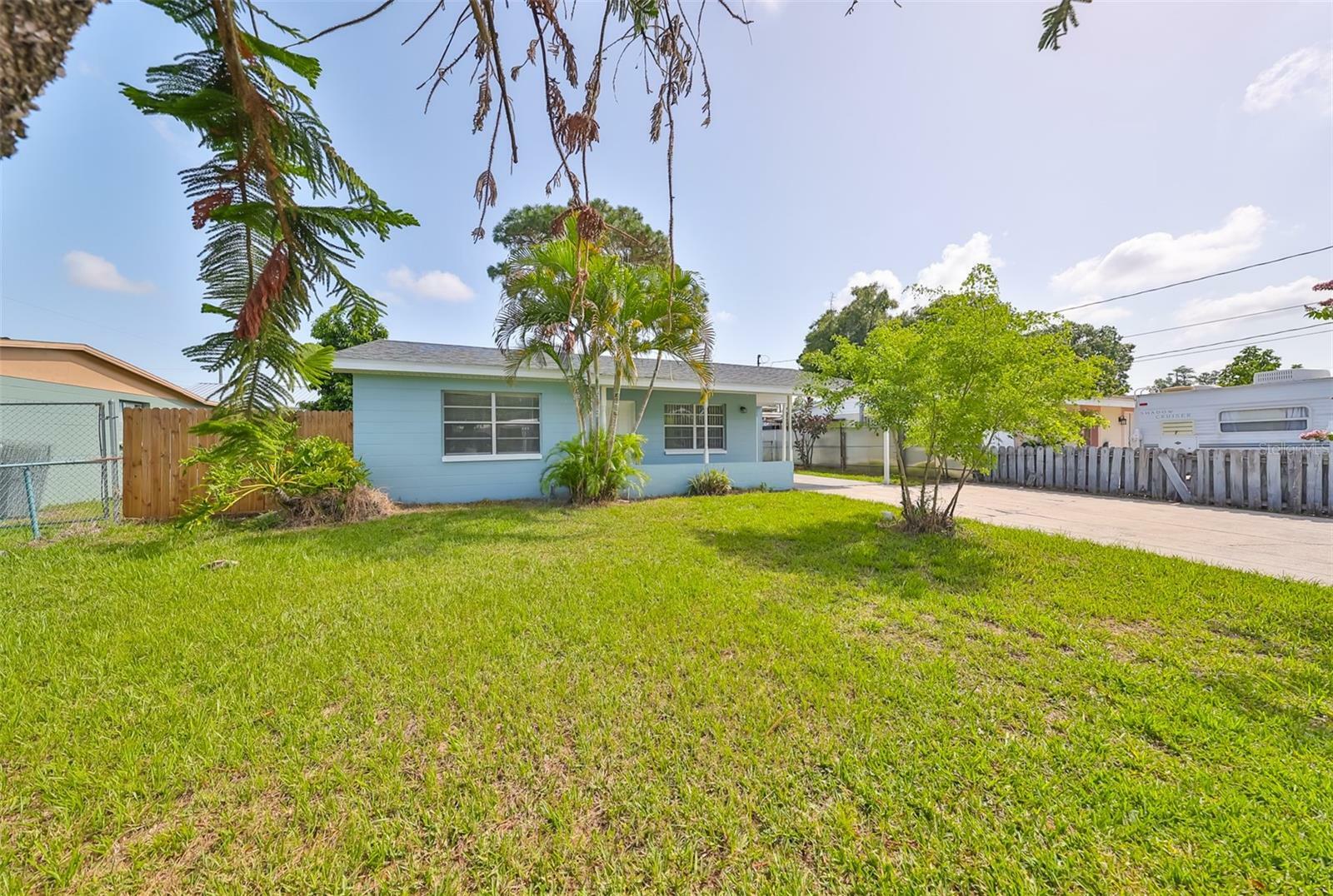 Property Photo:  3907 W Flora Street  FL 33614 