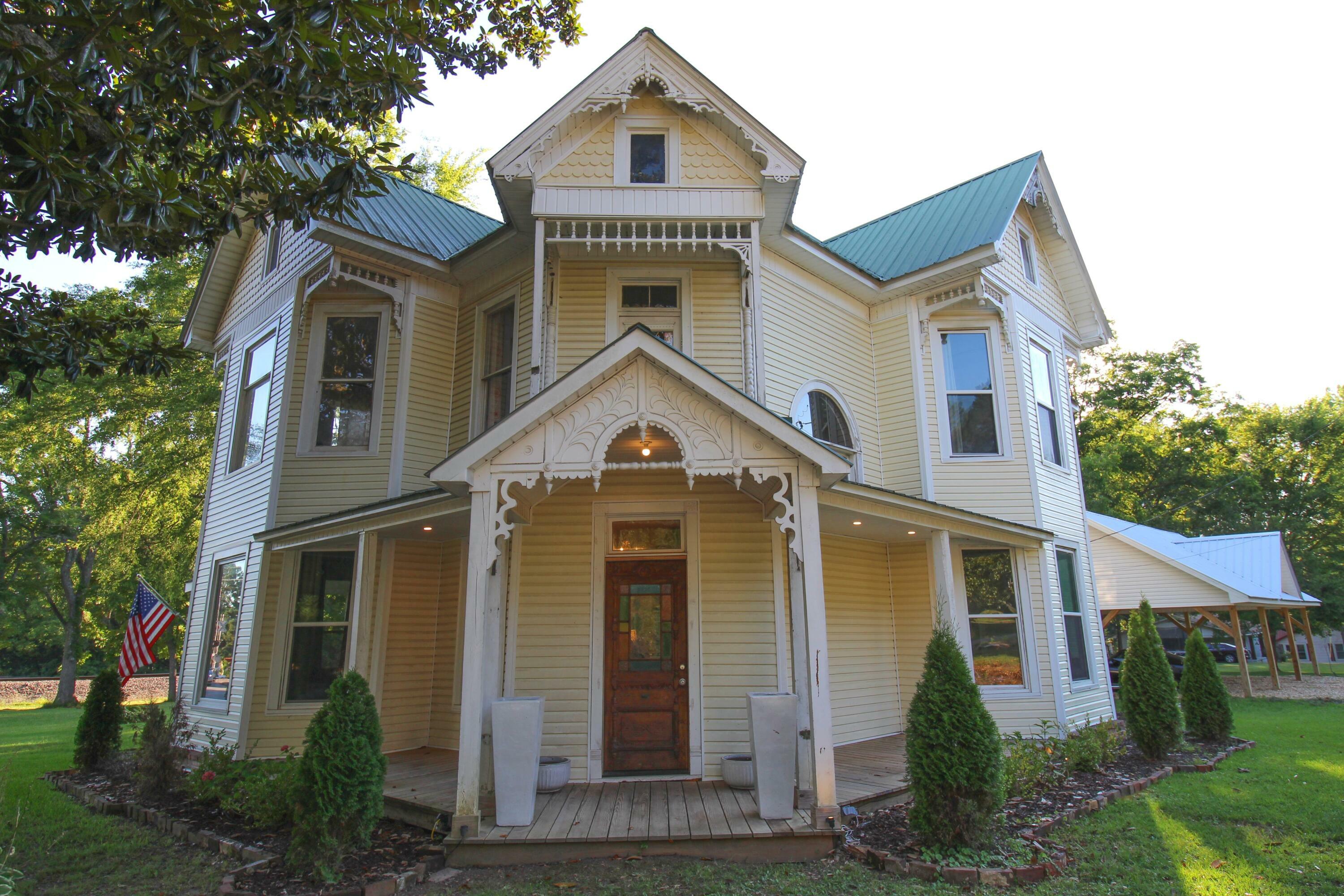 Property Photo:  1014 Church St.  MS 38650 