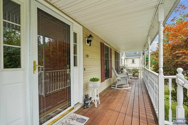 Property Photo:  19 Ringwood Lane  NJ 07421 