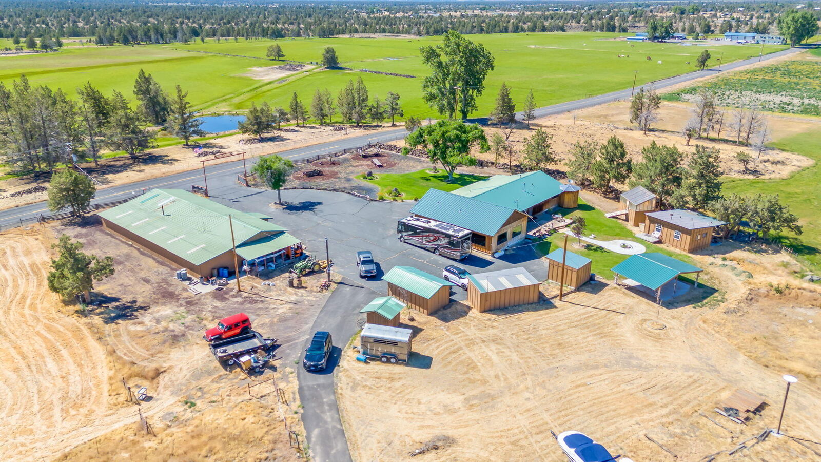 Property Photo: 3068 SW Reif Road OR 97753