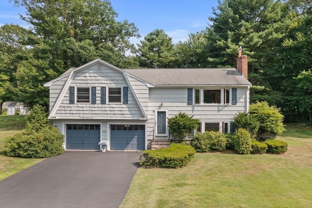 Property Photo: 19 Ledgewood Dr MA 02021