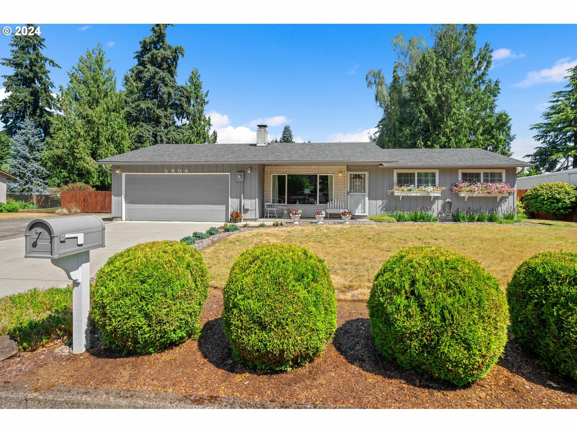 Property Photo:  5604 NE 112th St  WA 98686 