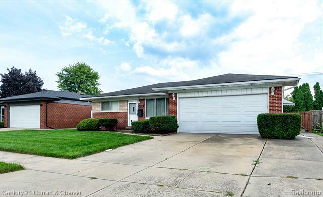 Property Photo:  13374 Perry Circle  MI 48088 