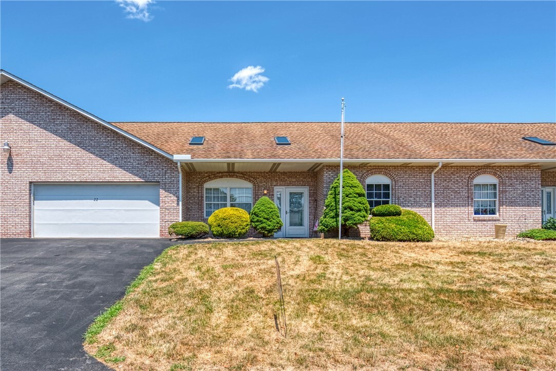 Property Photo:  2750 Iowa Drive 22  PA 15068 