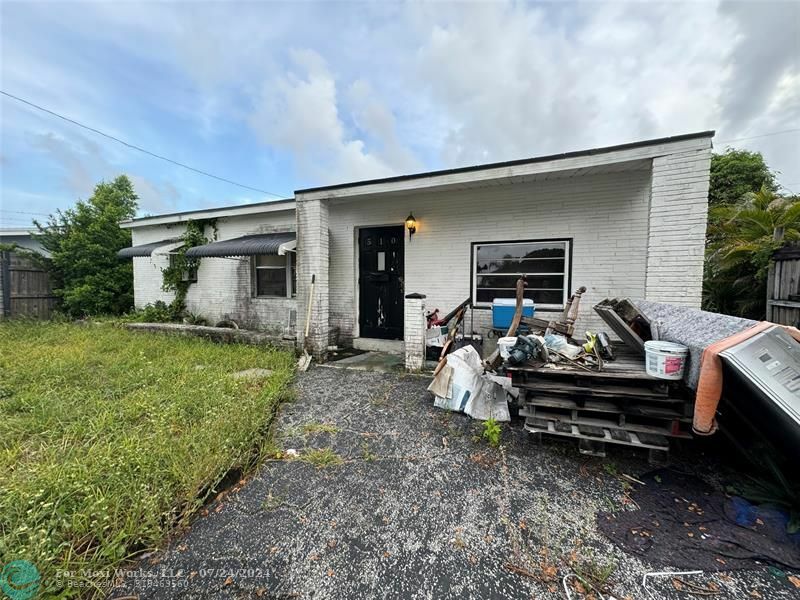 Property Photo:  510 NE 58th Ct  FL 33334 