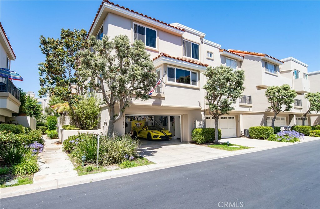 Property Photo:  19472 Riverdale Lane Lane  CA 92648 