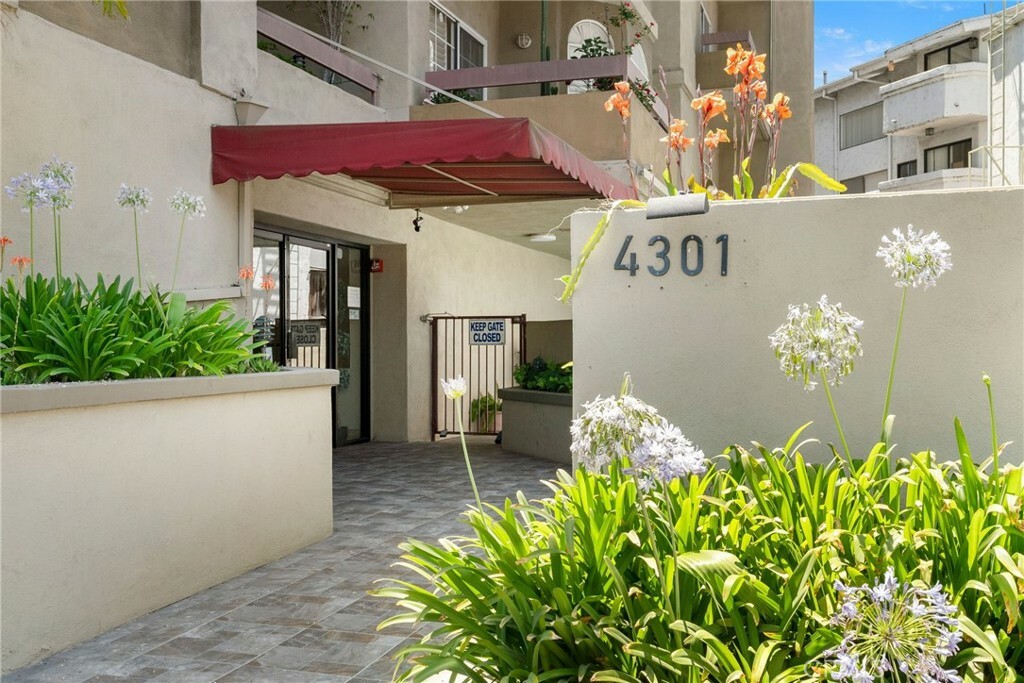 Property Photo:  4301 Fulton Avenue 301  CA 91423 