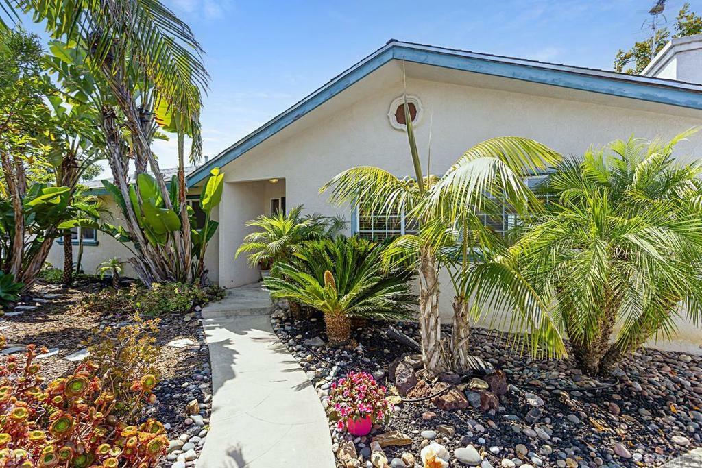 Property Photo:  1104 Montura Road  CA 92078 