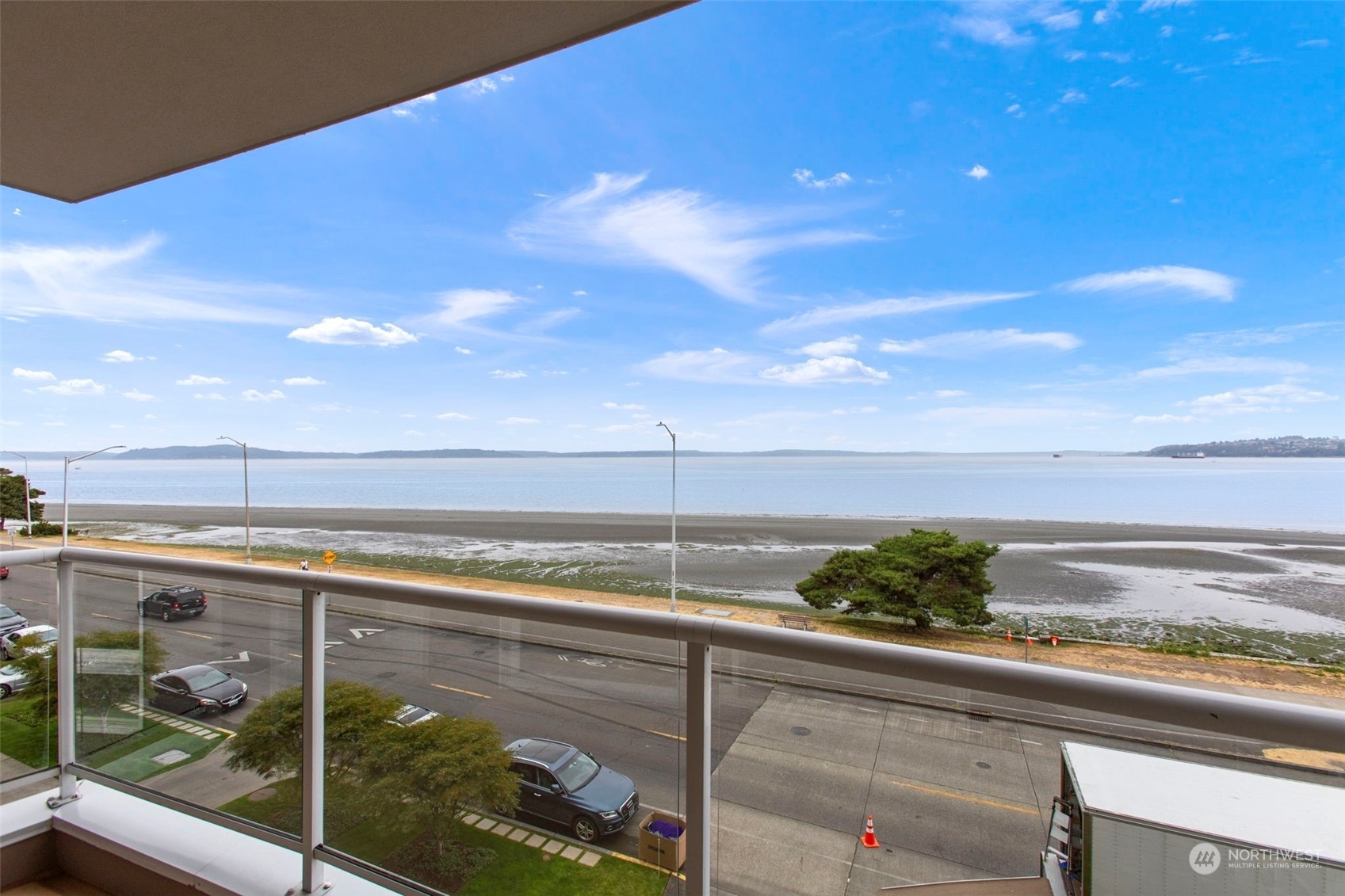 Property Photo: 1170 Alki Avenue SW 400 WA 98116