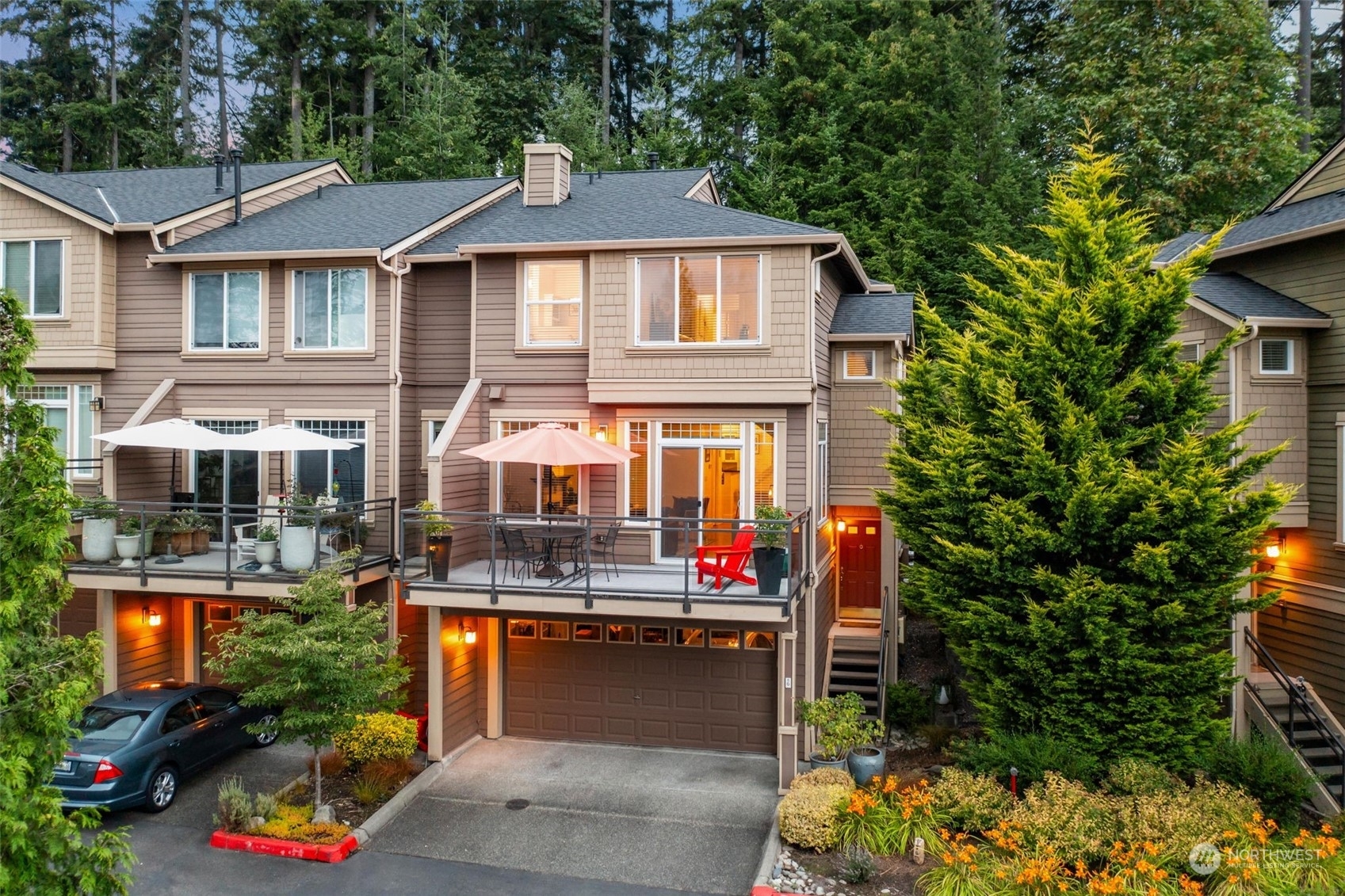 Property Photo:  23300 SE Black Nugget Road H6  WA 98029 