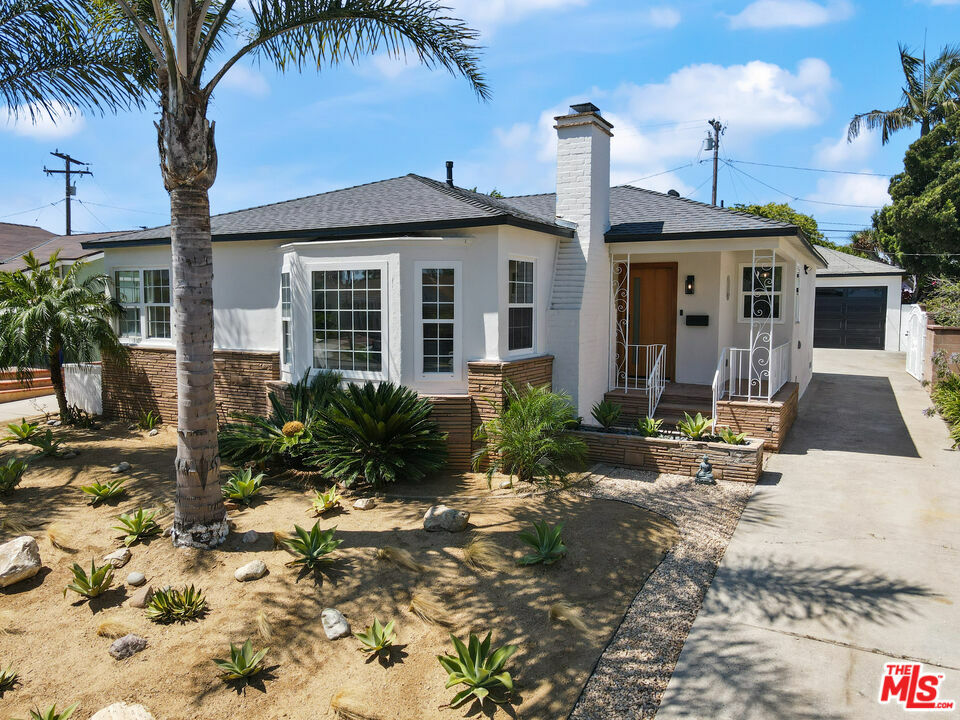 Property Photo:  517  W 64th Pl  CA 90302 