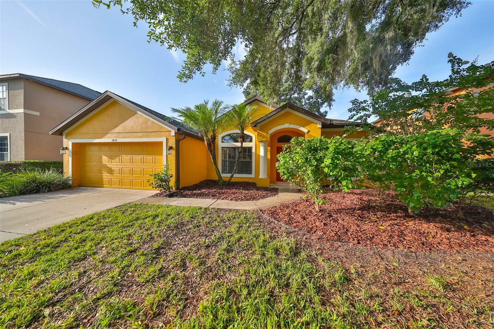 Property Photo:  1933 Abbey Ridge Drive  FL 33527 