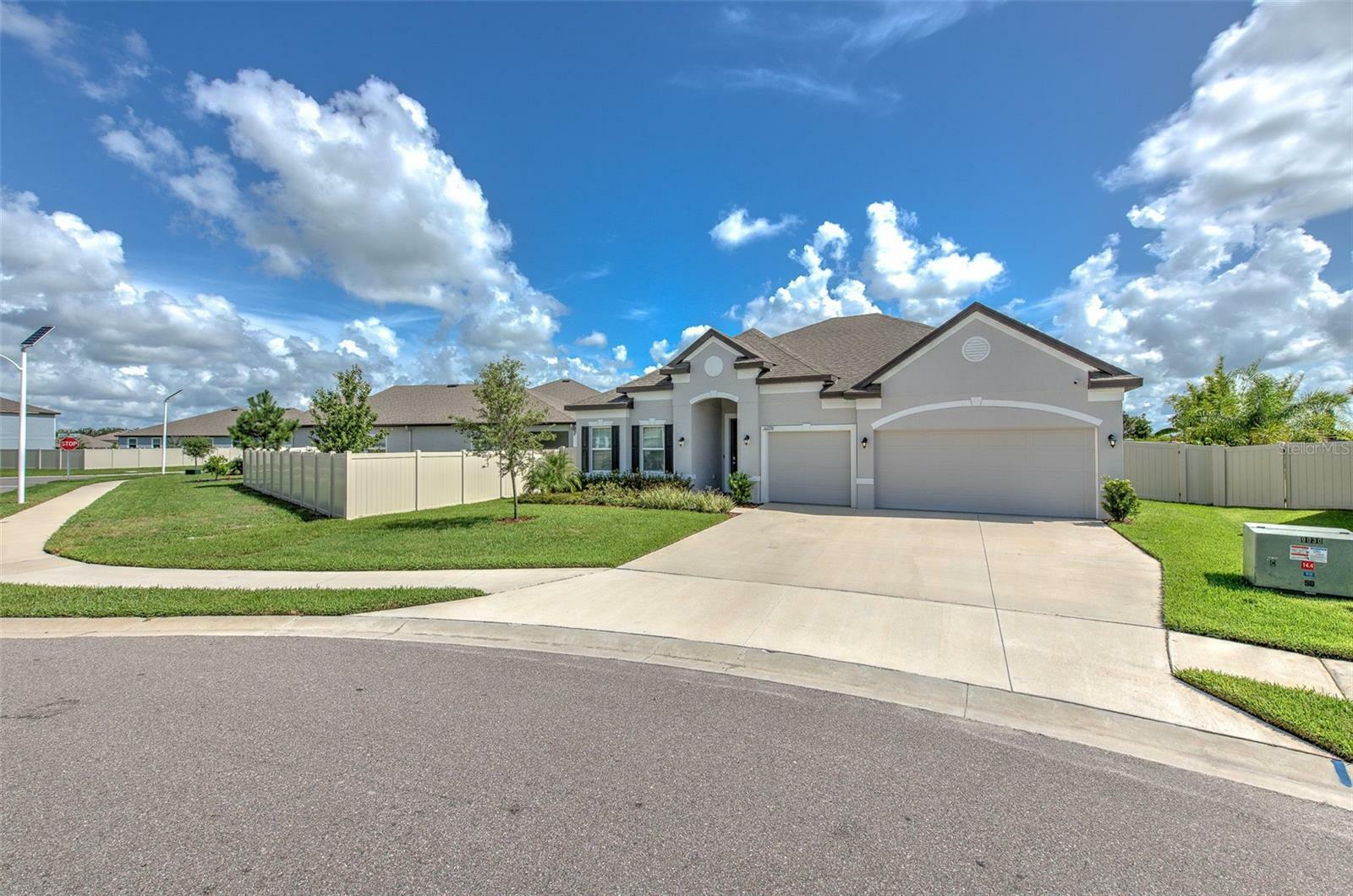 Property Photo:  31291 Kale Brooks Court  FL 33576 