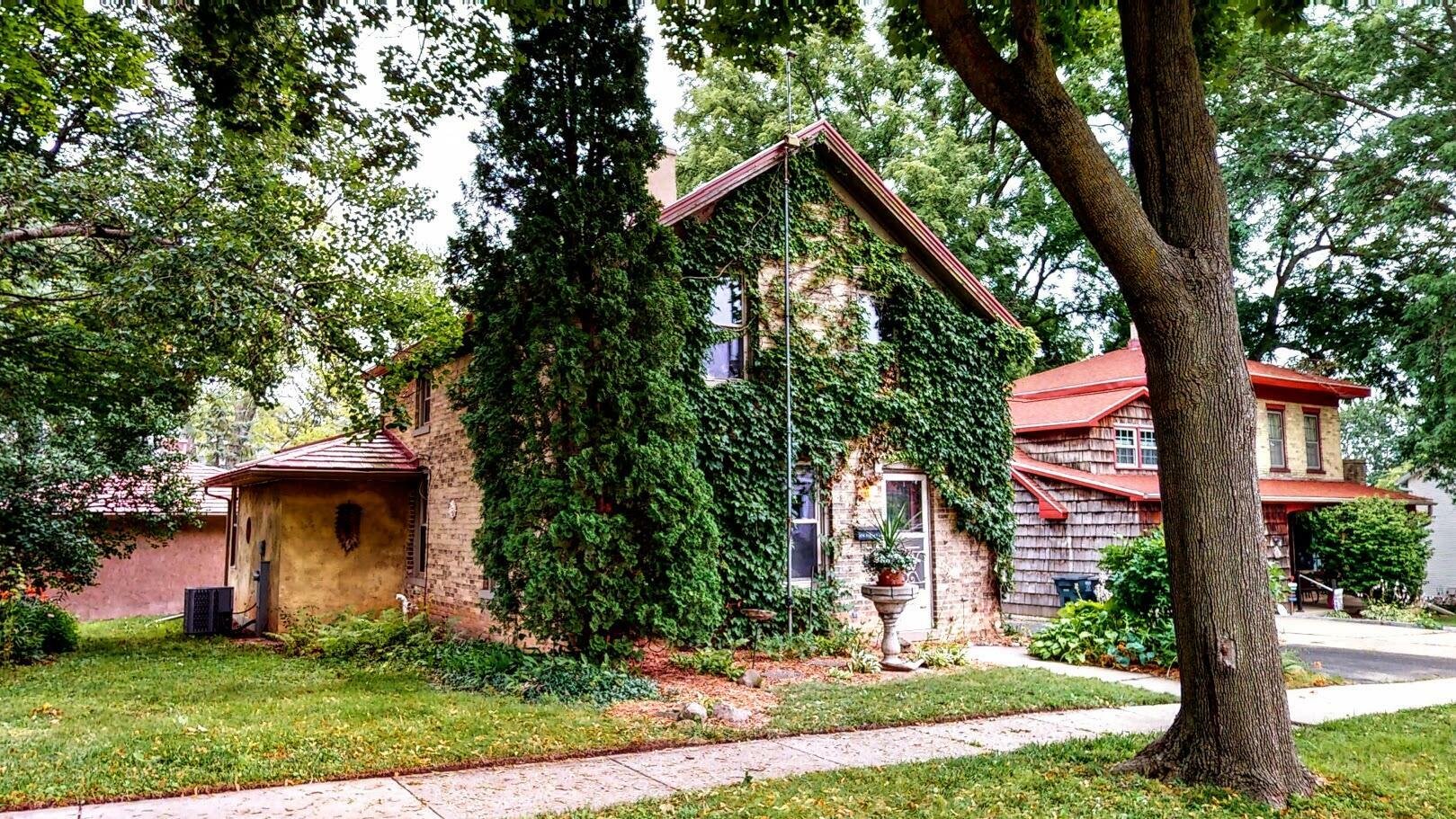 Property Photo:  222 N Park Ave  WI 53549 