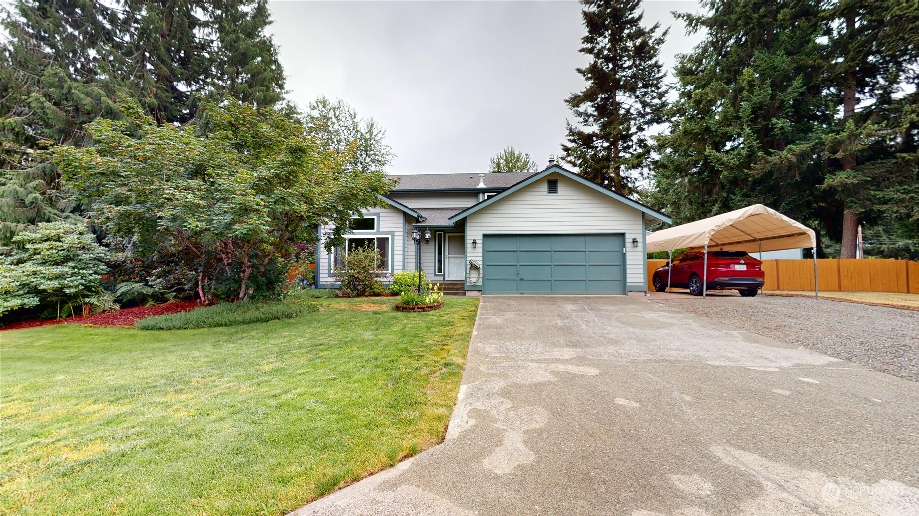Property Photo: 11903 207th Avenue E WA 98391