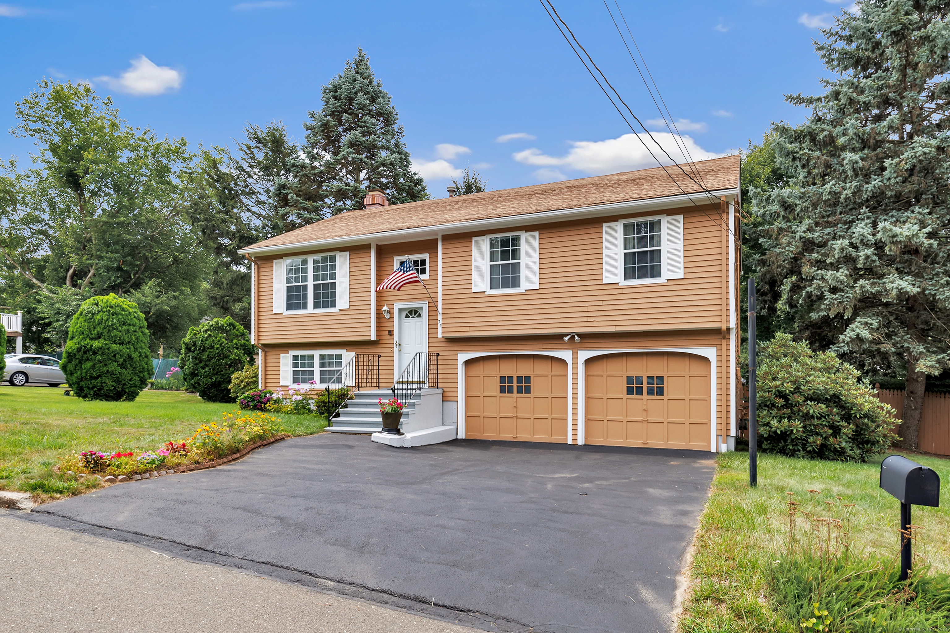 Property Photo:  25 Sullivan Place  CT 06610 