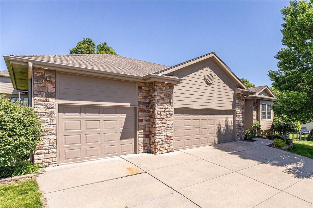 Property Photo: 515 Monterey Circle IA 51503