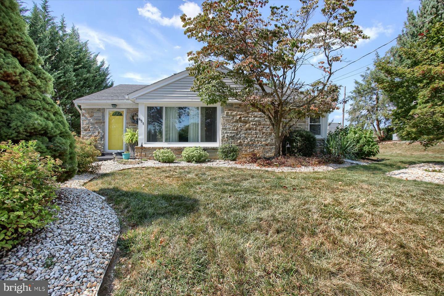 Property Photo:  651 Fir Street  PA 17078 