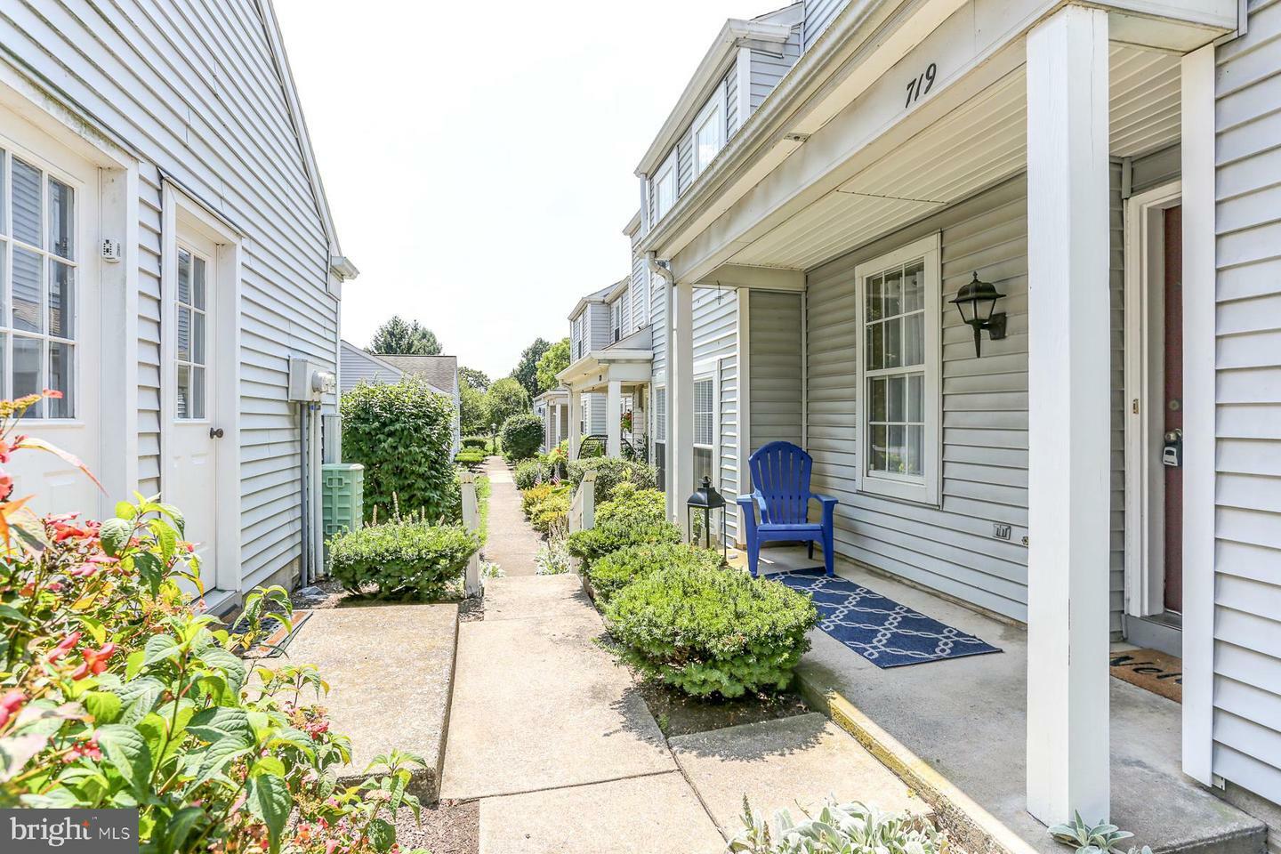 Property Photo:  719 Cambridge Court  PA 17078 