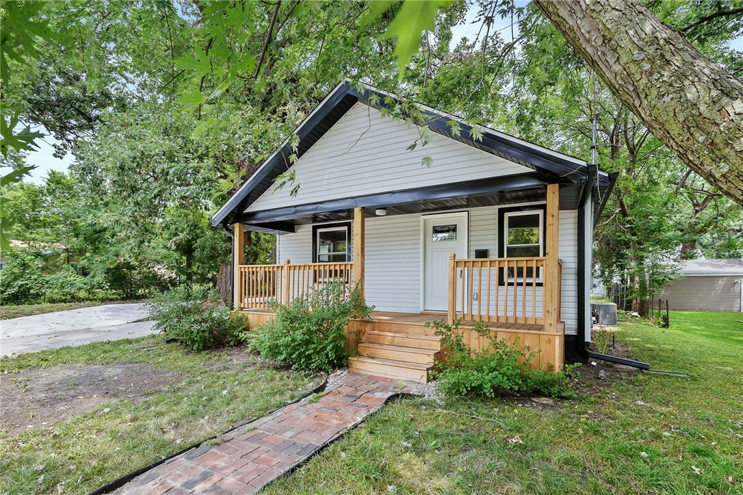 Property Photo:  3821 13th Street  IA 50313 