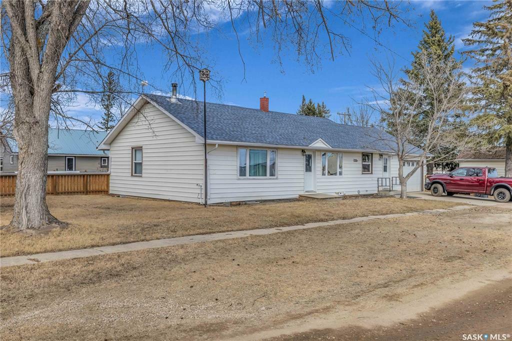 Property Photo:  103 2nd Avenue S  SK S0M 1A0 