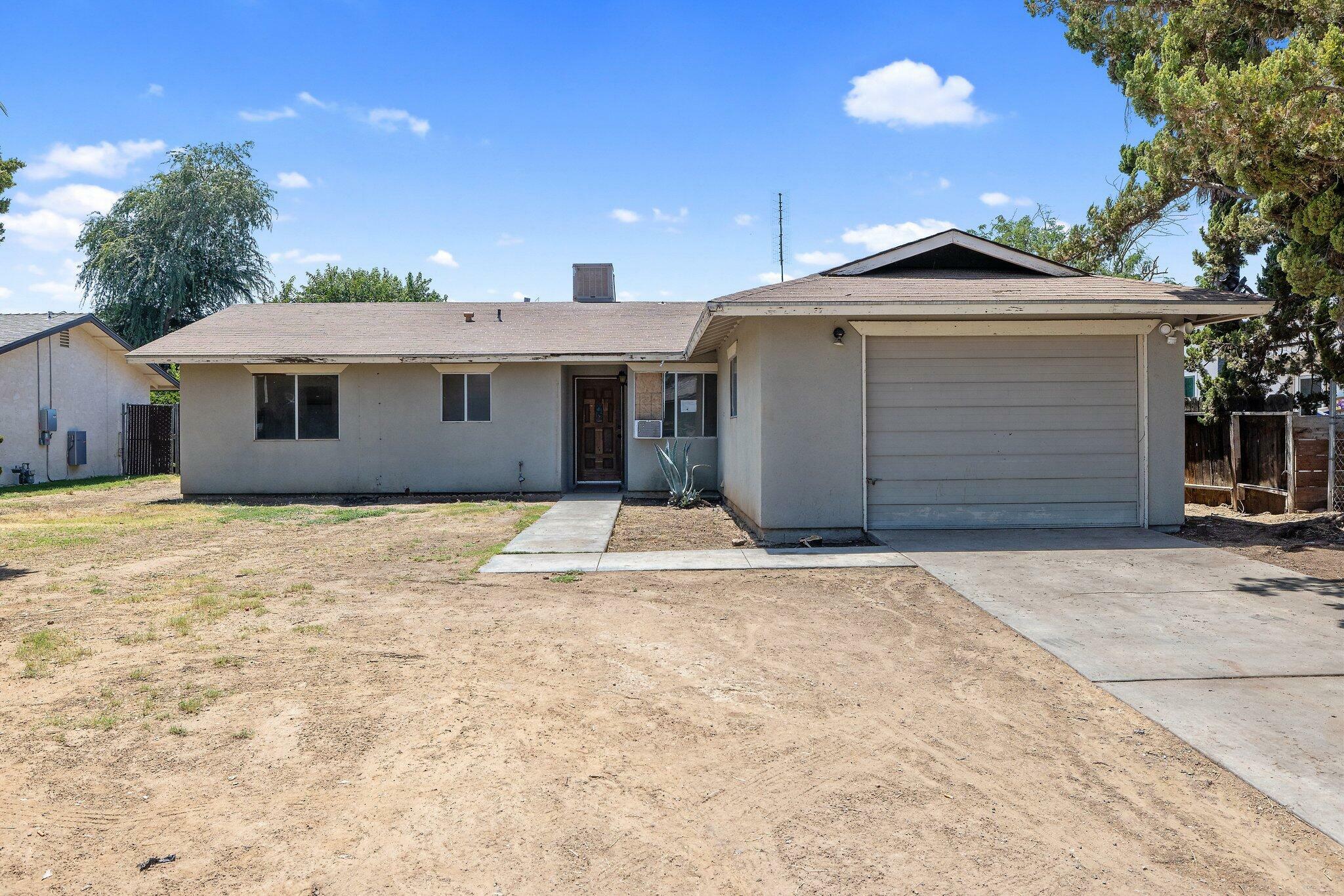 Property Photo:  15851 Edmiston Avenue  CA 93235 