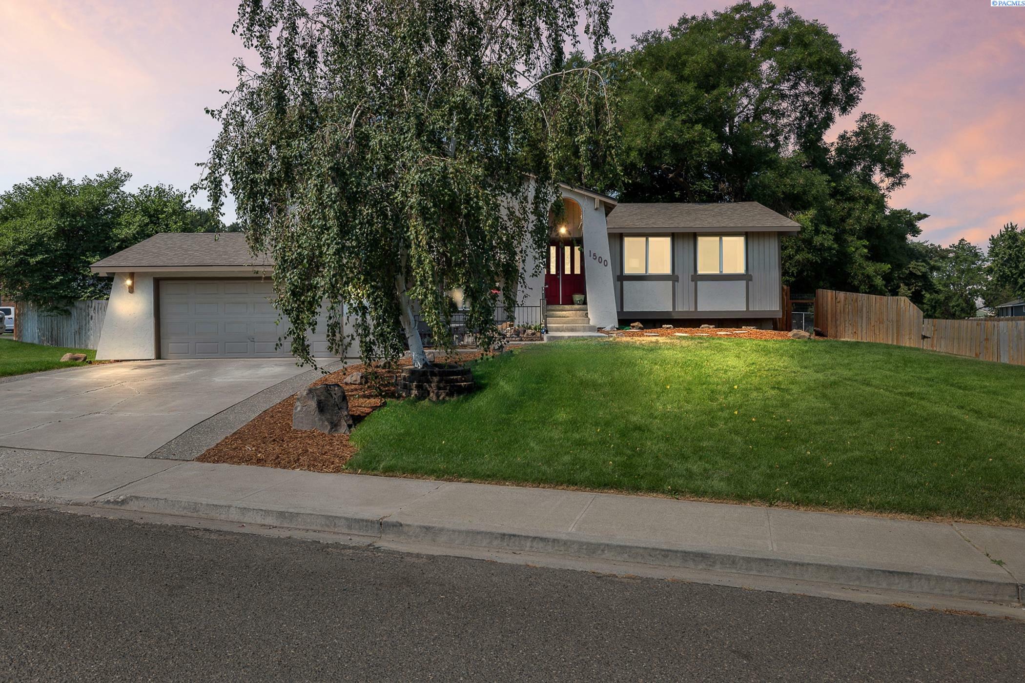 Property Photo:  1500 S Sheppard St  WA 99338 