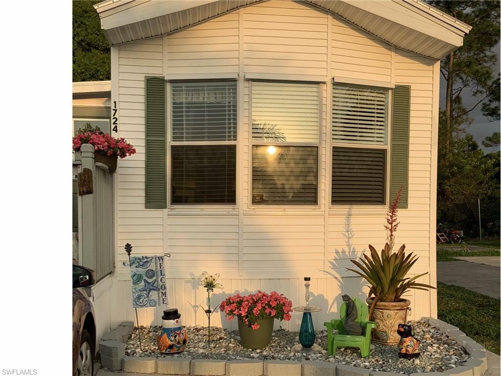 Property Photo: 1724 E Manatee Loop FL 33950