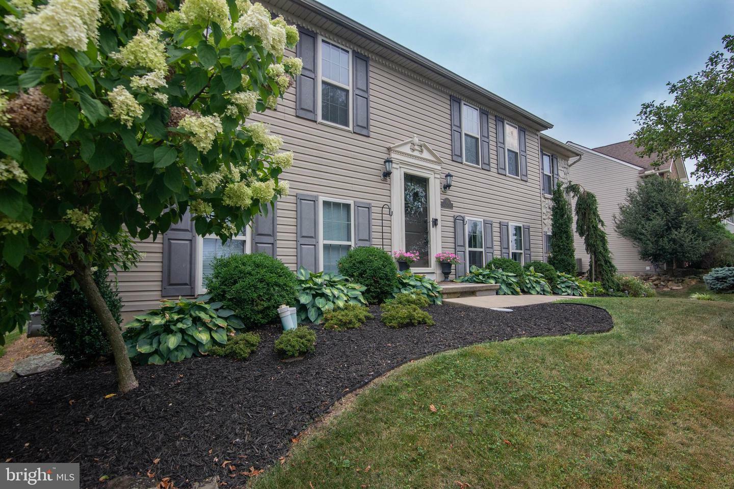 Property Photo:  90 Wimbleton Way  PA 17356 