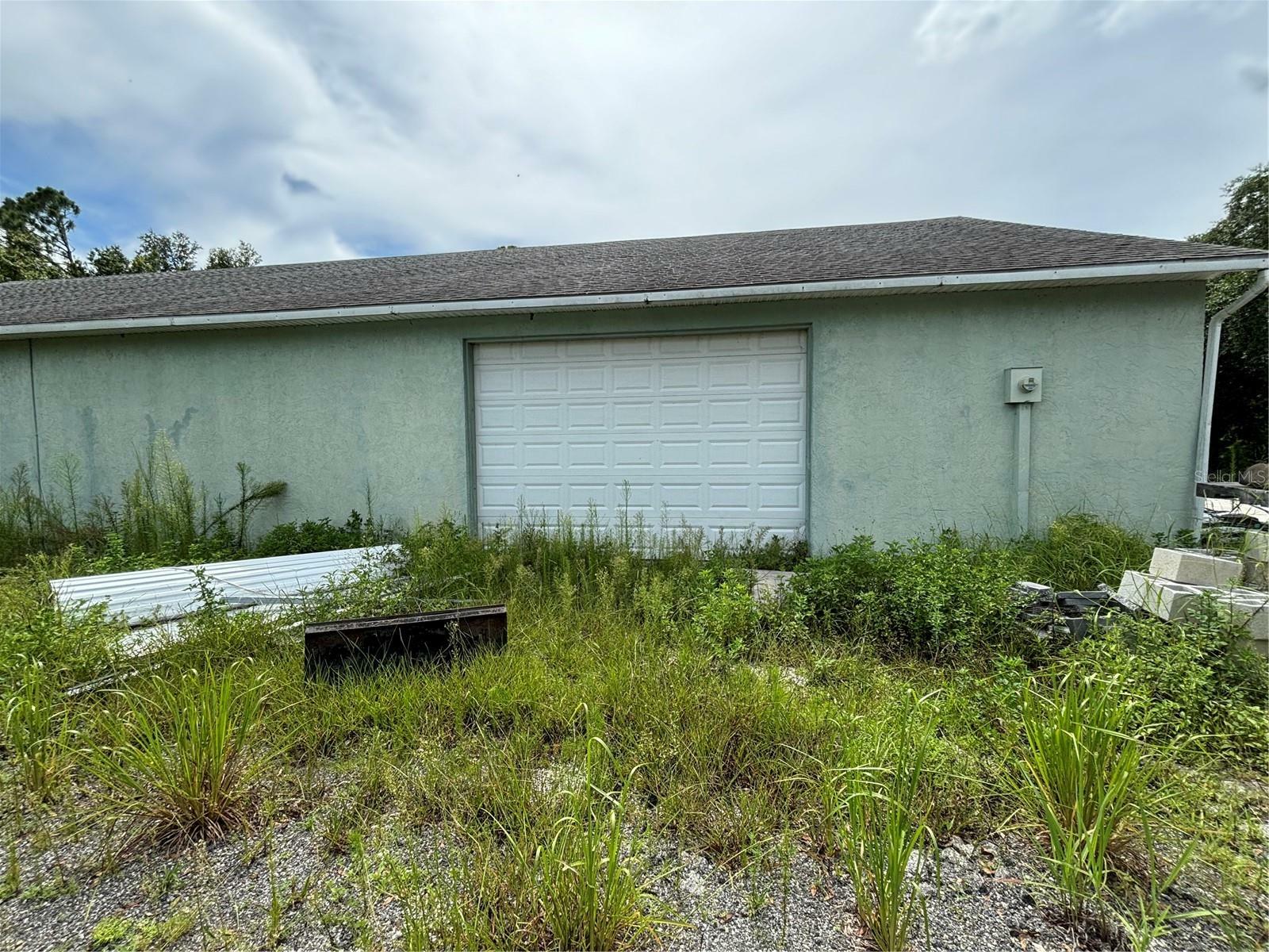 Property Photo:  2569 Tropicaire Boulevard  FL 34286 