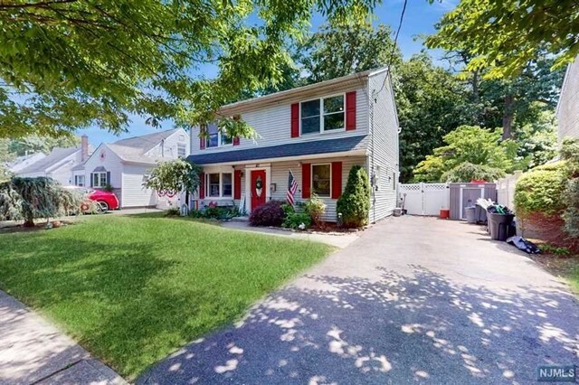 Property Photo:  40 Kaywin Avenue  NJ 07506 