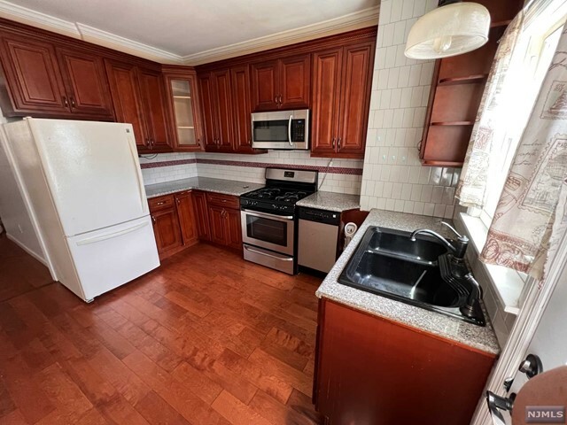 Property Photo:  14 Whitman Avenue 1  NJ 07306 