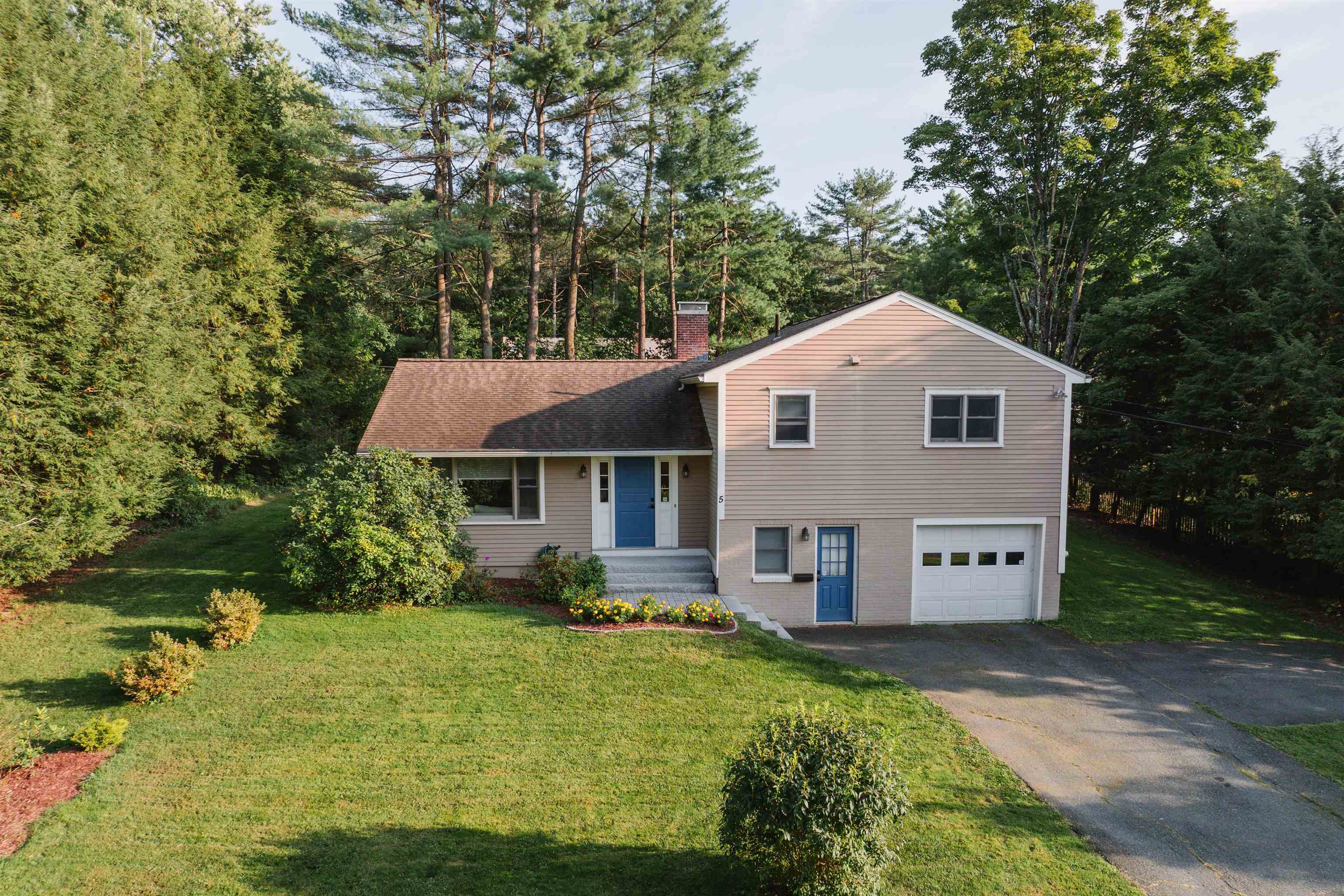 Property Photo:  5 Fairview Avenue  NH 03755 