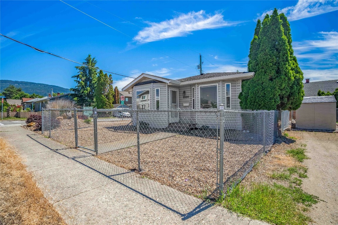 Property Photo:  2500 45th Avenue  BC V1T 3N3 