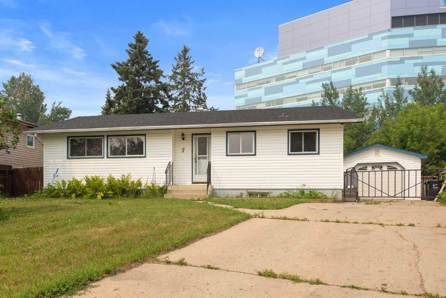 Property Photo:  7 Berry Crescent  AB T9H 1J9 