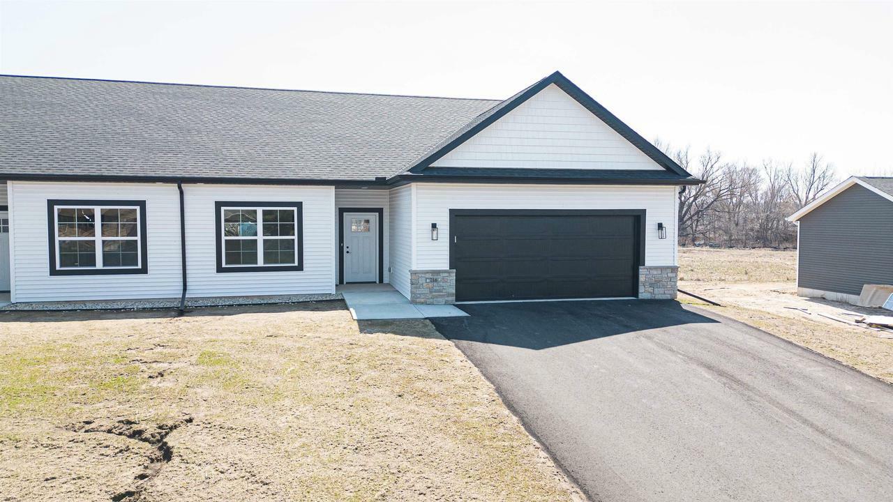 Property Photo: 716 Kelsey Road WI 53511