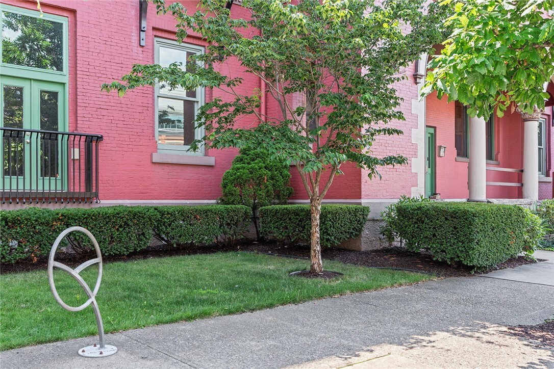 Property Photo:  3080 Smallman St Unit 2  PA 15201 