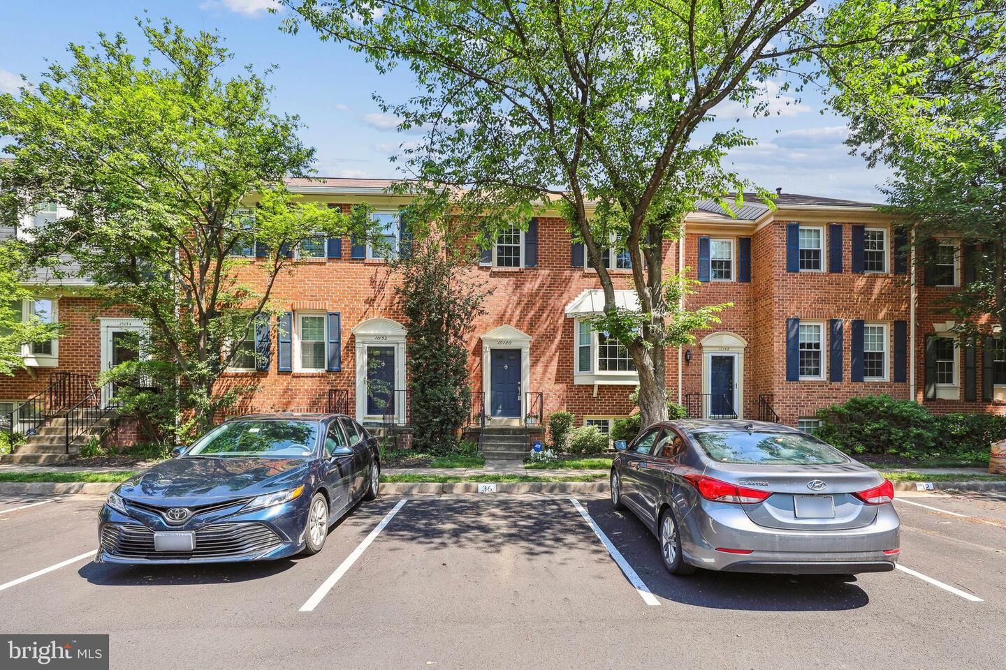 Property Photo: 10150 Village Knolls Court VA 22124